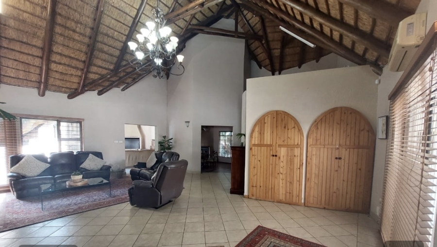 To Let 4 Bedroom Property for Rent in Flamwood North West